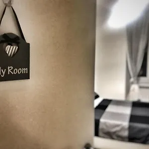 https://domus-alysar.it-romehotels.com